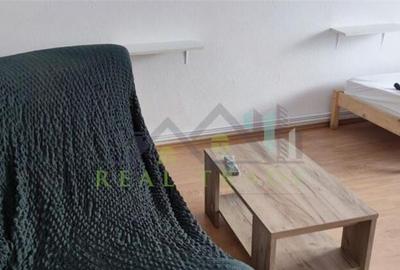 Apartament cu 3 camere decomandat în Răcădău