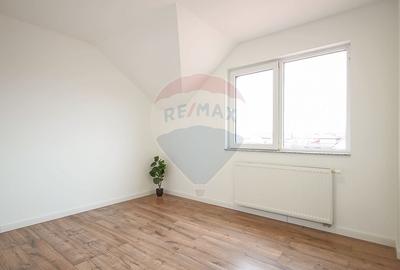 Casă cu 7 camere cu Teren 1400 Mp în Stupini - 8