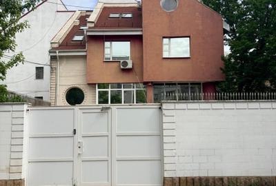 Casă individuală cu 5 camere cu Canalizare în Băneasa - 11