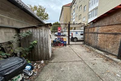 Vand spatiu comercial,actualmente POSTA din Chisineu Cris, din centru. - 1