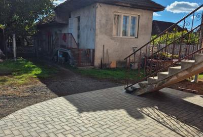 Casă cu 4 camere în Central - 2