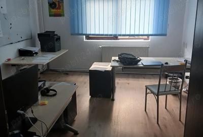 Proprietar ofer cladire P+E 240mp si curte 550mp - 3