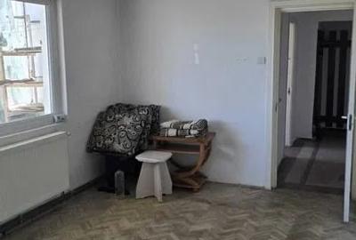 Apartament cu 3 camere semidecomandat în Podu Roș - 3