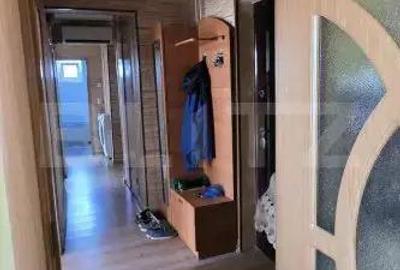 Apartament de vanzare, cu 4 camere, 4 balcoane, 75 mp, zona Blv Bucuresti - 15