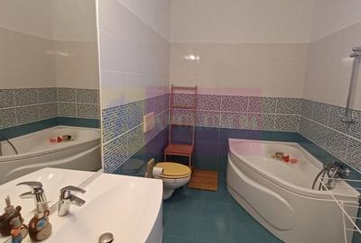 Casă cu 6 camere cu Teren 508 Mp în Central