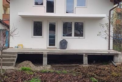 Casă cu 4 camere în Central - 2