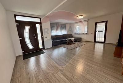 Casă cu 8 camere cu Teren 792 Mp în Cristian - 7