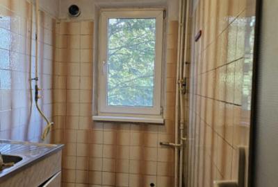 Apartament cu 3 camere semidecomandat în Tomis Nord