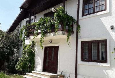Casă cu 5 camere cu Teren 2000 Mp în Talpa - 1