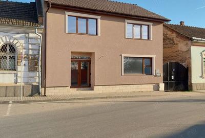 Spatiu comercial de inchiriat langa Judecatoria Beius - 1