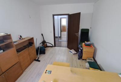 Apartament 3 camere, renovat, poziție retrasă (nu la bulevard) – Metrou 500 m - 57