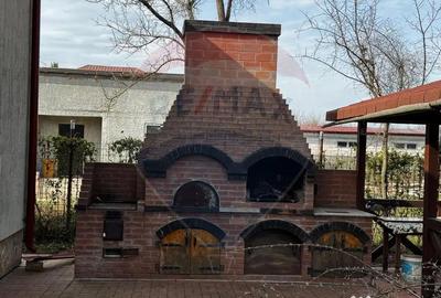 Casă cu 5 camere cu Piscina în Central - 1