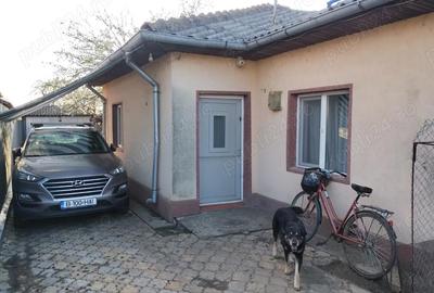 Casă cu Teren 1000 Mp în Central - 1