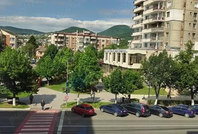 Apartament 3 camere,etaj 2, zona ultracentrala Deva - 1