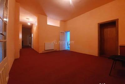 Casă cu 6 camere cu Teren 606 Mp în Central - 9