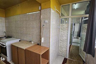 Apartament cu 2 camere semidecomandat, mobilat în Titan