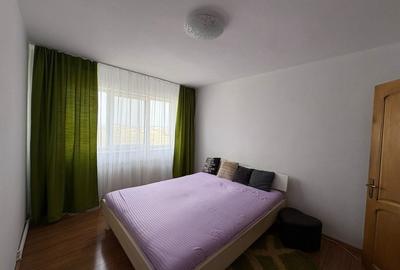 Apartament cu 3 camere decomandat în Micro 6 - 8