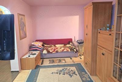 Apartament cu 3 camere semidecomandat în Micro 15
