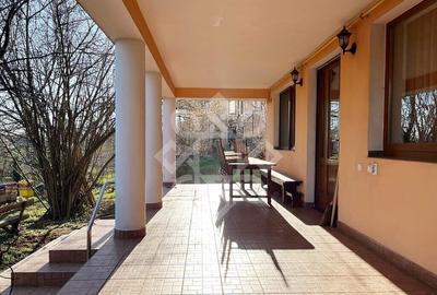 Casă cu 7 camere cu Teren 1270 Mp în Podgoria