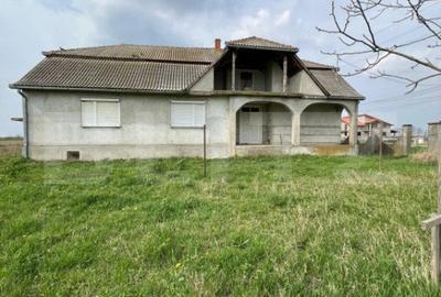 Casă cu 5 camere cu Teren 1088 Mp în Botiz - 1