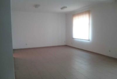 Spațiu comercial, de 400 mp, în Central - 7