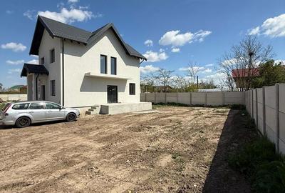 Casă cu 5 camere cu Teren 400 Mp în Domnești - 1