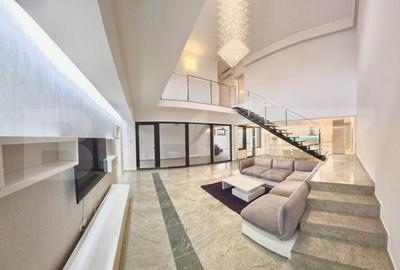 Casă cu 7 camere cu Teren 1000 Mp în Central