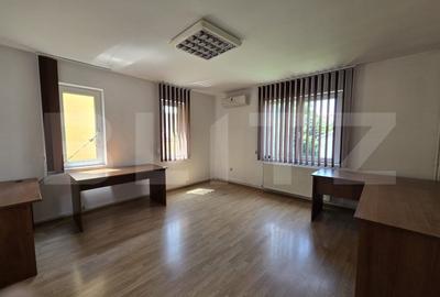 Casa de vanzare, cu 9 camere, 308 mp, zona RrM1 - 8