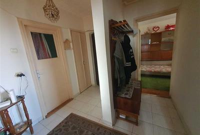 Apartament cu 3 camere decomandat, mobilat în Dâmbovița - 2