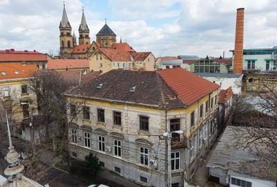 Casă cu 25 camere cu Canalizare în Central - 1