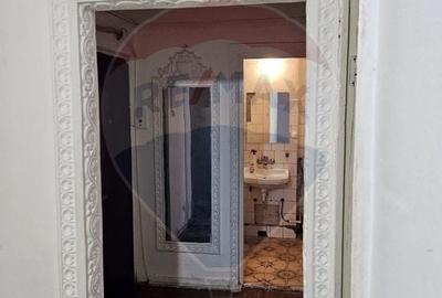 Apartament cu 2 camere decomandat de vanzare, etaj 1, zona Milcov - 9