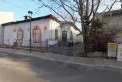 Casa de vanzare in zona ultracentrala si 736mp teren Constanta