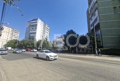 Apartament cu 2 camere semidecomandat, mobilat în Mihai Viteazul