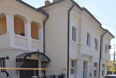 Casă cu 4 camere cu Garaj în Central