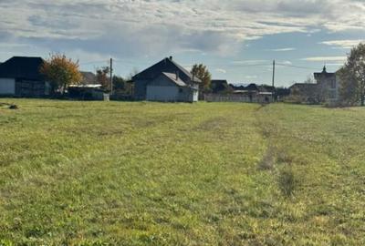 Teren pentru constructie ,20 ari,pozitie excelenta la drumul - 5