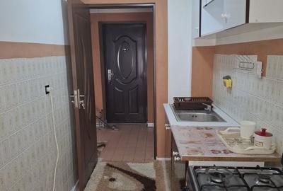 Garsonieră decomandată în Central - 8