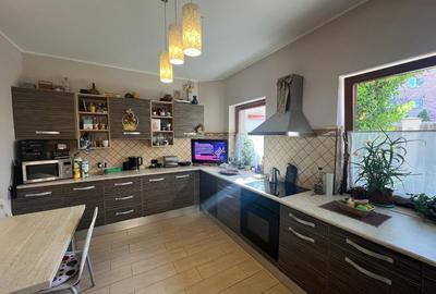 Casă cu 3 camere cu Teren 100 Mp în Ultracentral - 1