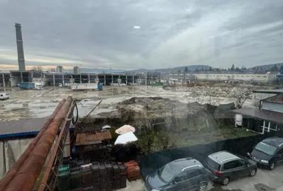 Spațiu comercial, de 105 mp, în Central - 4