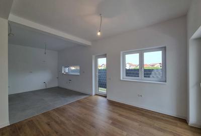 Casă cu Teren 325 Mp în Moșnița Veche