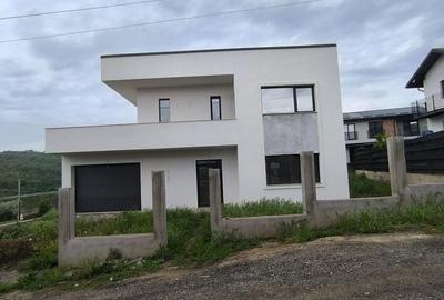 Casă cu 5 camere cu Teren 445 Mp în Cug
