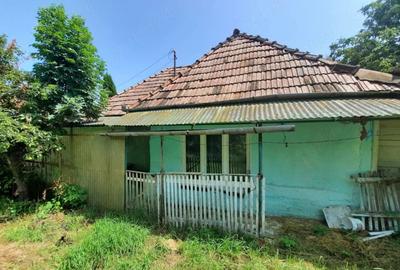 Casă cu Teren 971 Mp în Păingeni - 1