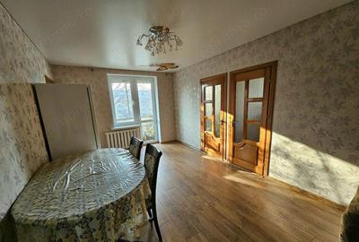 3 camere de vanzare Piata Romana - 3