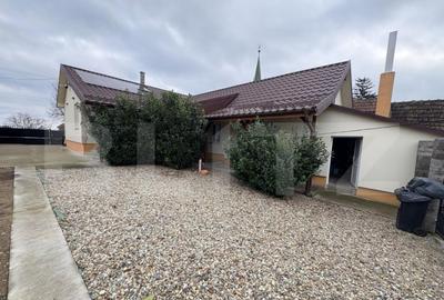 Casă cu 3 camere cu Teren 2434 Mp în Bercu - 1