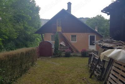 Casă cu 5 camere cu Teren 643 Mp în Poieni - 4