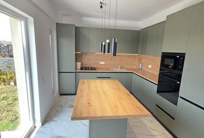 Casă cu 5 camere decomandat cu Teren 300 Mp în Central - 1