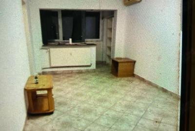 Apartament cu 3 camere decomandat în Drumul Taberei