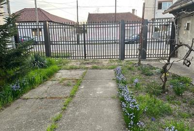 Casă cu 4 camere cu Teren 1986 Mp în Central