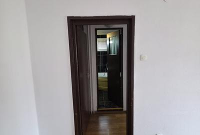 Apartament cu 3 camere semidecomandat, mobilat în Rahova - 1