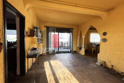 Apartament cu 3 camere semidecomandat în P-ța Unirii
