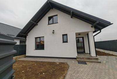 Casă cu 3 camere cu Canalizare în Lilieci - 2